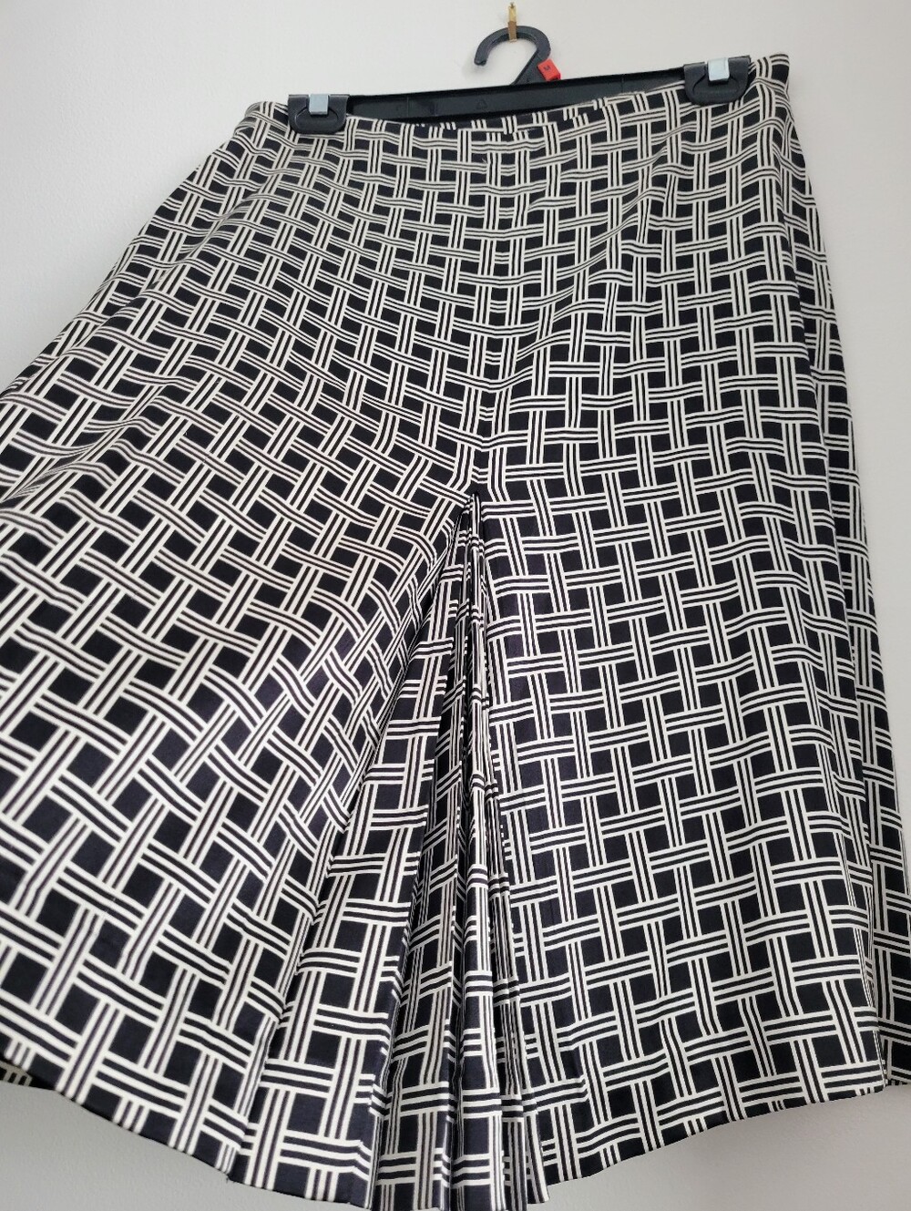 Bisou Bisou Silk Skirt Size 6 Black White Geometric Pleated A-Line 23"